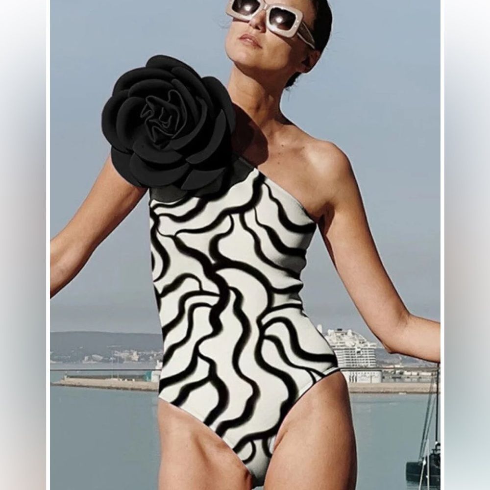 Large Flower Sporlike Swimsuit Sz Small